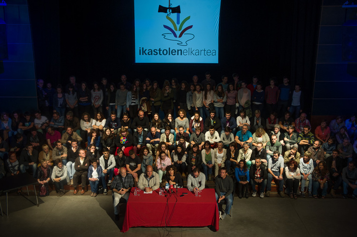 Ikastolen komunitatearen agerraldi masiboa, Durangon. (Raul BOGAJO/ARGAZKI PRESS)