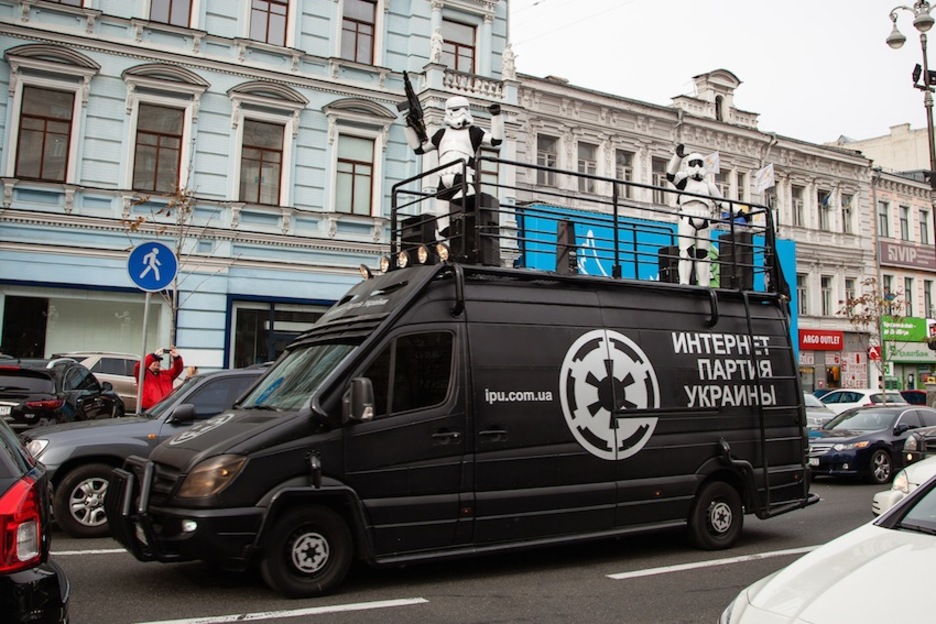 Soldados imperiales de Partido de Internet en plena campaña. (Juan TEIXEIRA)