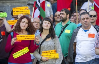 Protesta de la plantilla de Bizkaibus ante la Diputación. (Marisol RAMÍREZ / ARGAZKI PRESS)