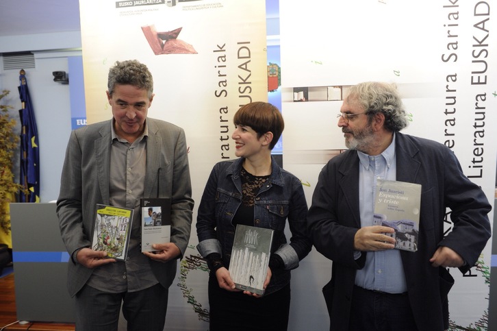 Joxean Muñoz Kultura sailburuordea, Maite Gurrutxaga eta Jon Juaristirekin batera. (Jon URBE/ARGAZKI PRESS)
