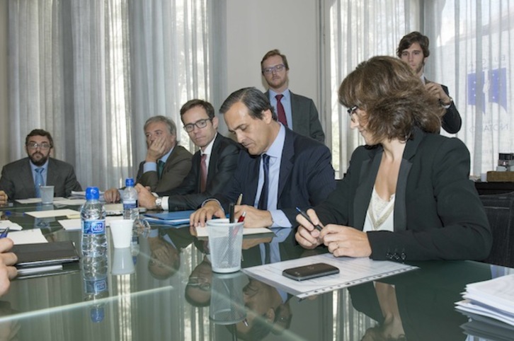 Firma del documento por el que el grupo CNA se hizo con Fagor Electrodomésticos.