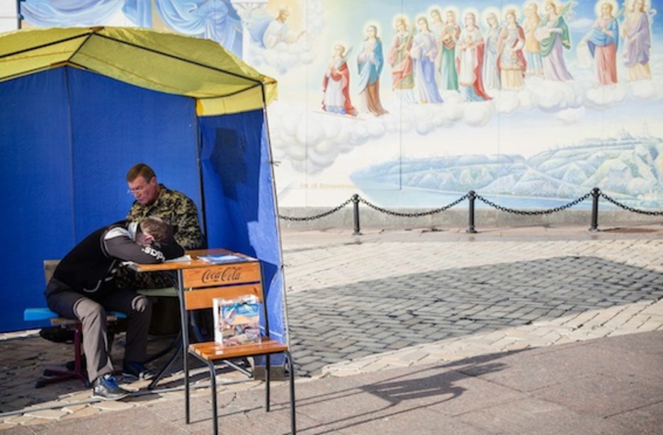 Por las calles se pueden encontrar puestos para recaudar fondos para los batallones que luchan en el este. (Juan TEIXEIRA)