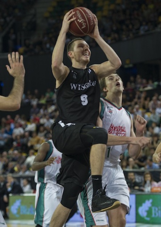 Un lance del encuentro entre el Bilbao Basket y el Sevilla. (Monika DEL VALLE/ARGAZKI PRESS)