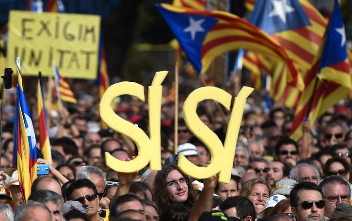 Movilización de la ANC y de Òmnium el pasado 19 de octubre en Barcelona. (Lluis GENE/AFP)