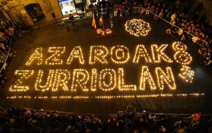 Errenterian pasa den asteburuan 1.000 kandelekin osatu zuten deialdia.