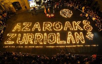 Errenterian pasa den asteburuan 1.000 kandelekin osatu zuten deialdia.