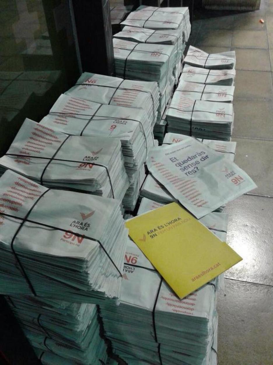 500.000 ale inprimatu dituzte ANCk eta Òmniumek kalean banatzeko.