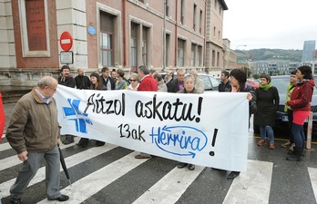 Concentración exigiendo la libertad de Gogorza en otra ocasión en la que estuvo ingresado en Basurto. (Jon HERNAEZ / ARGAZKI PRESS)