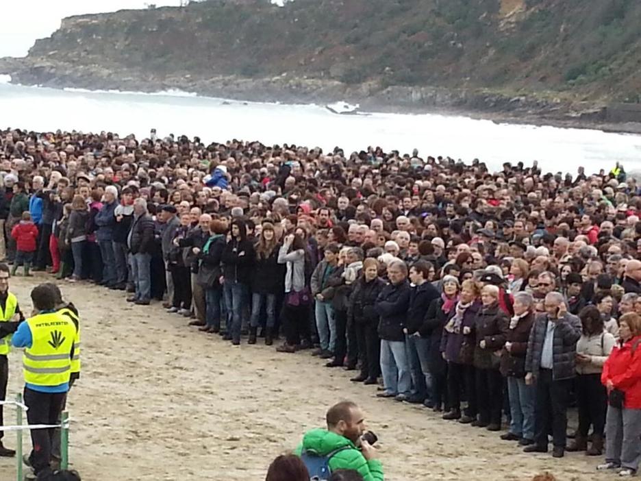 10.000 herritarrek egin dute gaur erabakitzeko eskubidearen alde. (@Belastegi) 10.000 herritarrek egin dute gaur erabakitzeko eskubidearen alde. (@Belastegi)
