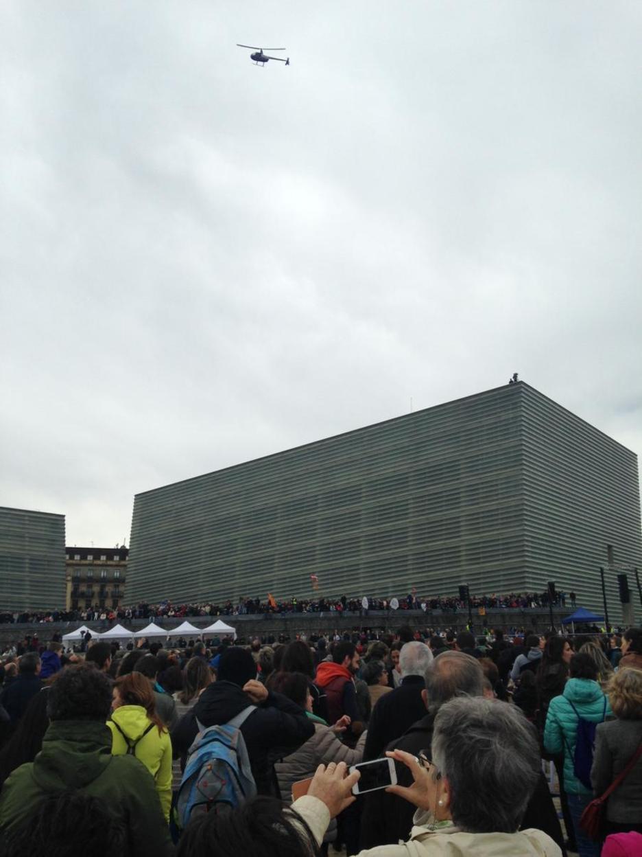 Donostiako Kursaala, zaindari lanetan. (@GARA_aerenaga) Donostiako Kursaala, zaindari lanetan. (@GARA_aerenaga)