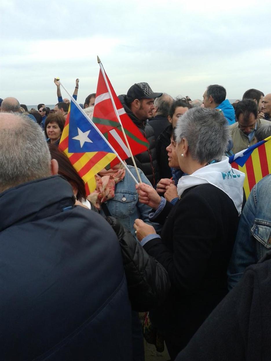 Kataluniarrei erreferentziak ez dira falta izan. (@Aimar_Etxe) Kataluniarrei erreferentziak ez dira falta izan. (@Aimar_Etxe)