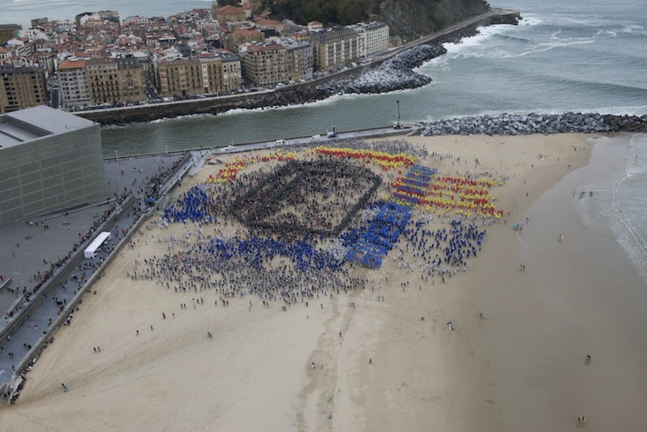 Airetik irudi ikusgarriak utzi ditu mosaikoak. (Luis JAUREGIALTZO/ARGAZKI PRESS) Airetik irudi ikusgarriak utzi ditu mosaikoak. (Luis JAUREGIALTZO/ARGAZKI PRESS)