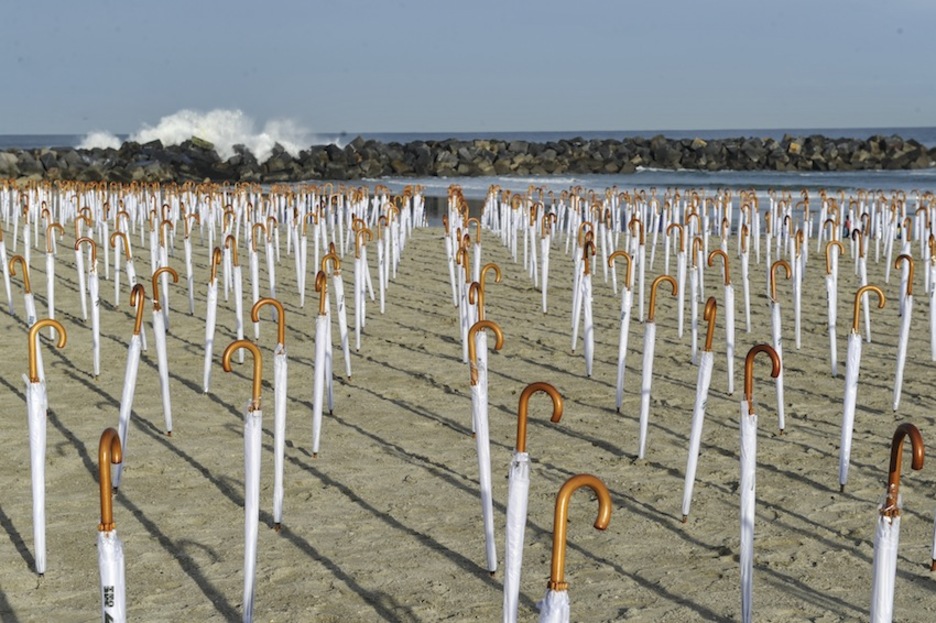 Aterkiak prest, hasi aurretik. (Idoia ZABALETA/ARGAZKI PRESS) Aterkiak prest, hasi aurretik. (Idoia ZABALETA/ARGAZKI PRESS)