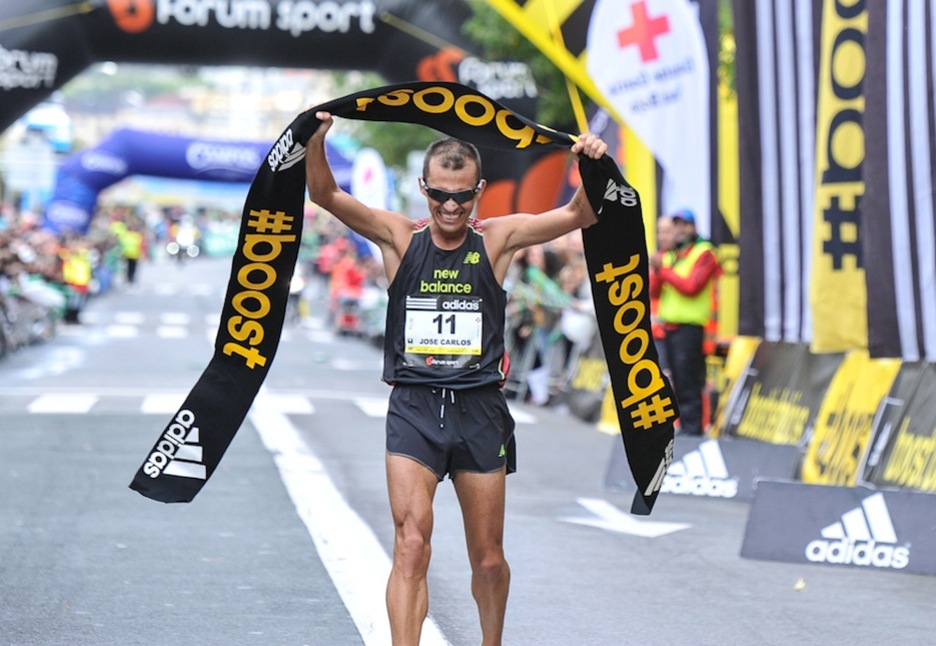 Jose Carlos Hernandez, helmugara iristen. (Idoia ZABALETA/ARGAZKI PRESS)