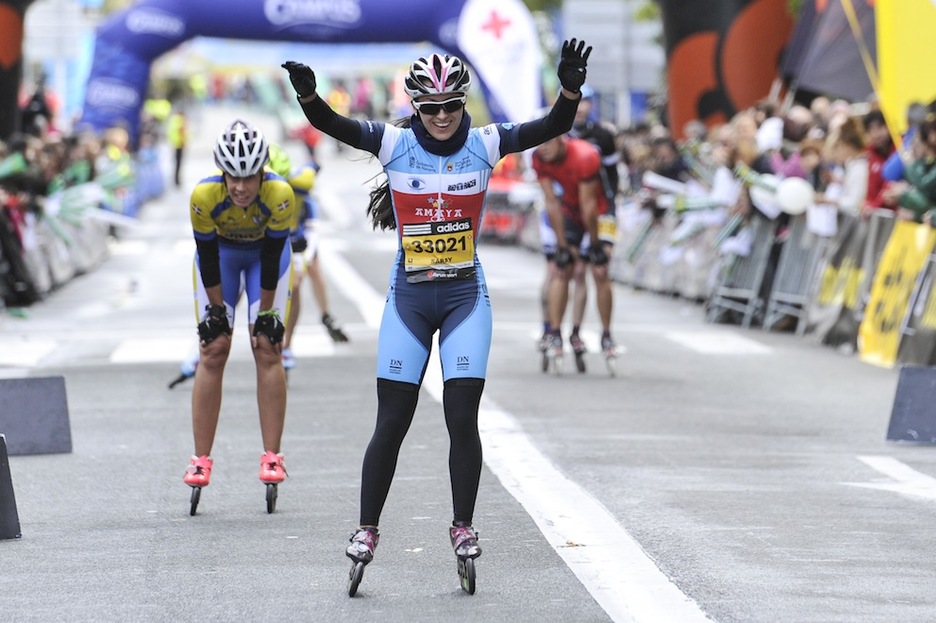 Una patinadora llega a meta. (Idoia ZABALETA/ARGAZKI PRESS)