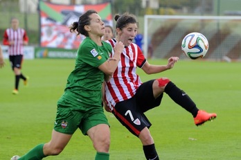 Un momento del partido entre el Athletic y el Levante. (ARGAZKI PRESS)