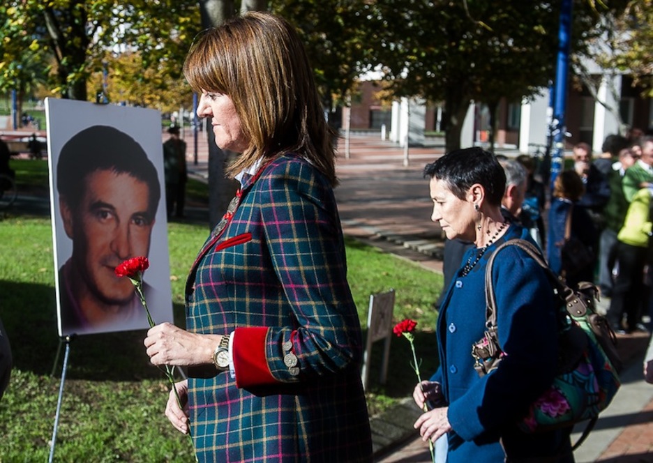Idoia Mendia y Jone Goirizelaia también han participado en la ofrenda floral (Luis JAUREGIALTZO/ARGAZKI PRESS) Idoia Mendia y Jone Goirizelaia también han participado en la ofrenda floral (Luis JAUREGIALTZO/ARGAZKI PRESS)