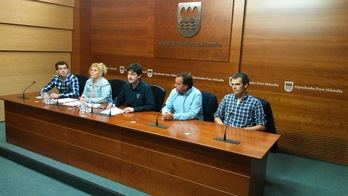 La presidenta de GHK, el diputado de Medio Ambiente y los alcaldes de Beasain, Azpeitia y Zarautz. (GIPUZKOABERRI.NET) 