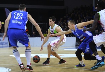 Un lance del encuentro entre el Neptunas Klaipeda y el Laboral Kutxa. (BASKONIA.COM)