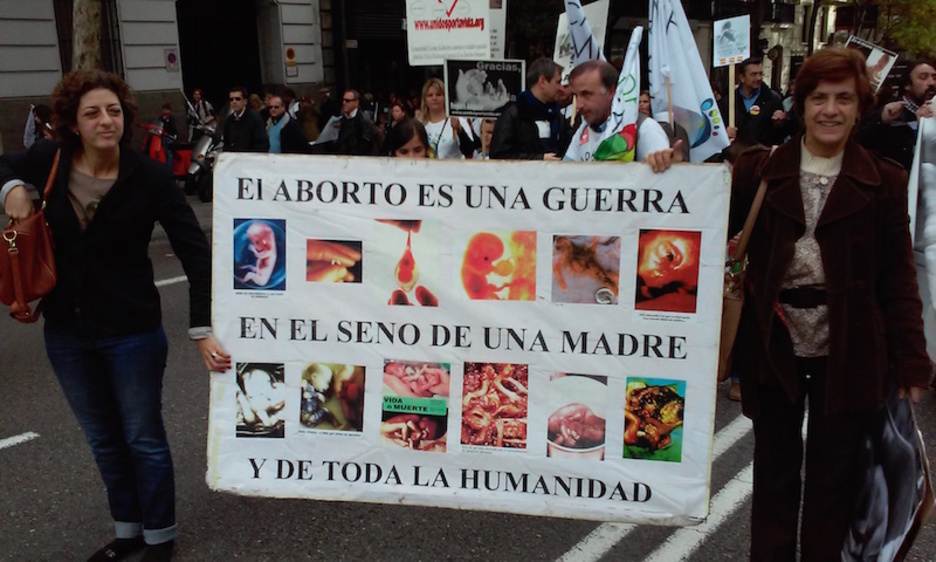 Comparaciones odiosas en la marcha de Madrid contra el aborto. (@albertopradilla)