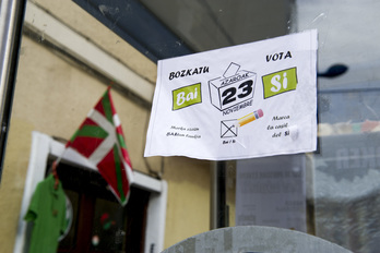 Usansolo udalerri bilkatzearen aldeko pankartak. (Marisol RAMIREZ / ARGAZKI PRESS)