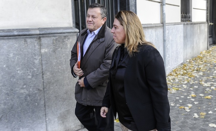 Juan Ramón Rábade y Amelia Salanueva, tras formalizar sus candidaturas en la sede de UPN. (Jagoba MANTEROLA/ARGAZKI PRESS)