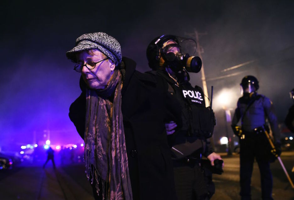 Varias personas han sido detenidas durante las protestas en Ferguson (JEWEL SAMAD / AFP). 