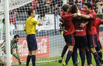 Imagen de la victoria de Osasuna frente al Betis. (Jagoba MANTEROLA / ARGAZKI PRESS)