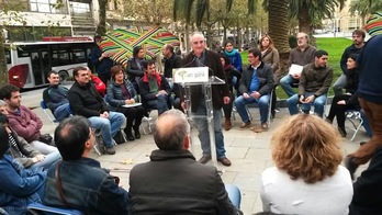 Xabier Olano, en el acto celebrado en la plaza Okendo de Donostia. (EH BILDU)