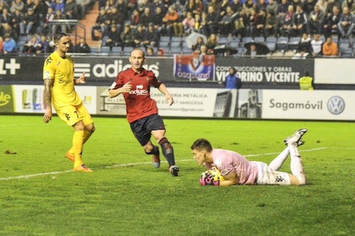 Osasuna no ha podido batir al portero Becerra. (Idoia ZABALETA/ARGAZKI PRESS)