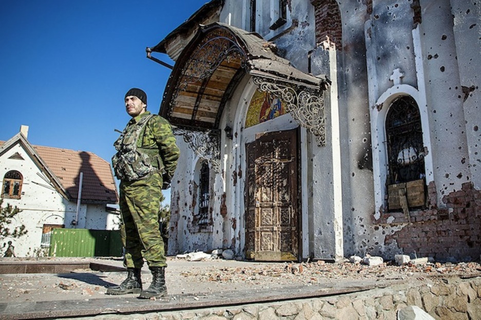 La iglesia próxima al aeropuerto quedó muy dañada por los enfrentamientos. (Juan TEIXEIRA) 