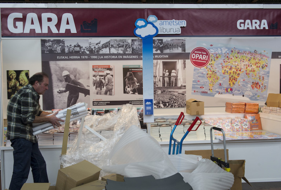 GARA eta NAIZen erakustokian Iñaki lankidea. Ametsen Liburua proiektuaren berri ere emango dute bertan.