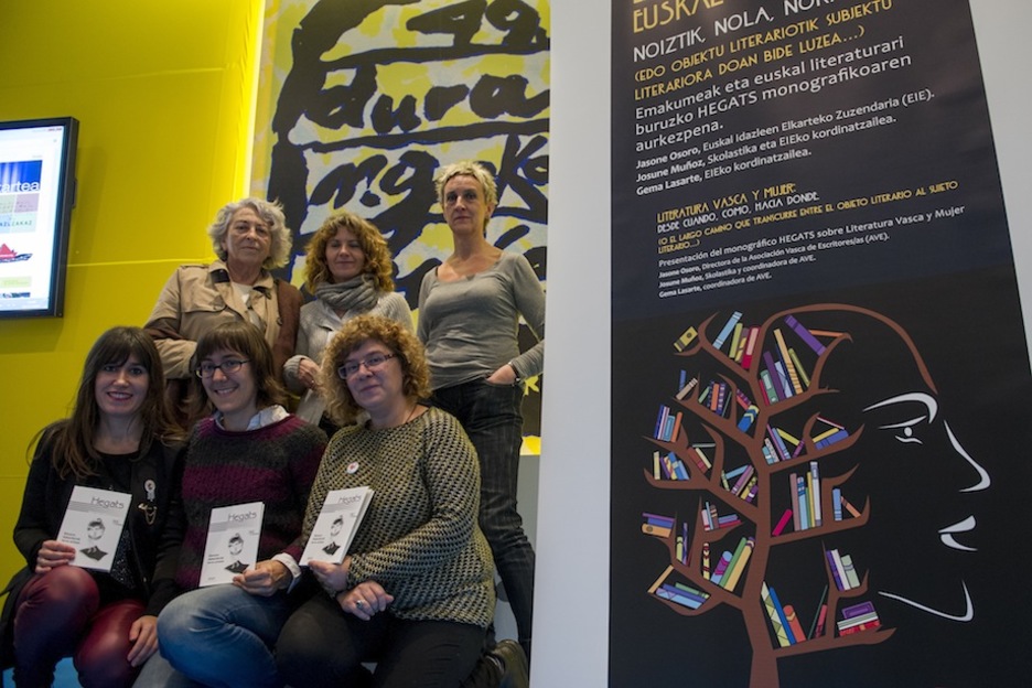‘Emakumeak eta euskal literatura: noiztik, nora, nola’ hitzaldia eman dute Jasone Osorok, Josune Muñozek eta Gema Lasartek. (Marisol RAMIREZ/ARGAZKI PRESS) ‘Emakumeak eta euskal literatura: noiztik, nora, nola’ hitzaldia eman dute Jasone Osorok, Josune Muñozek eta Gema Lasartek. (Marisol RAMIREZ/ARGAZKI PRESS)