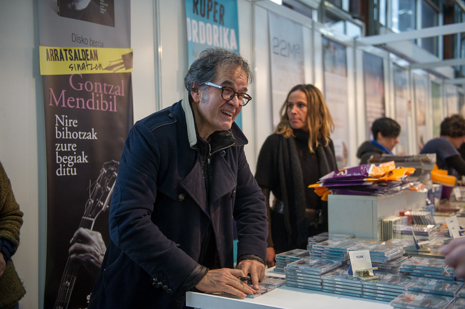 Ruper Ordorika diskak sinatzen izan da. (ARGAZKI PRESS) Ruper Ordorika diskak sinatzen izan da. (ARGAZKI PRESS)