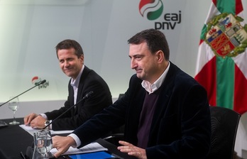 Jokin Bildarratz y Aitor Esteban, en la comparecencia de hoy. (Luis JAUREGIALTZO/ARGAZKI PRESS)