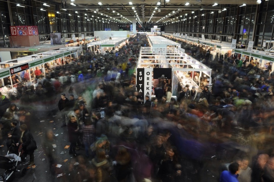 Arratsaldean hartutako irudia, Landako jendez lepo. (Jon URBE/ARGAZKI PRESS) Arratsaldean hartutako irudia, Landako jendez lepo. (Jon URBE/ARGAZKI PRESS)