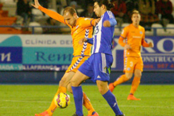 Ion Vélez, en un momento del partido. (ALAVÉS)