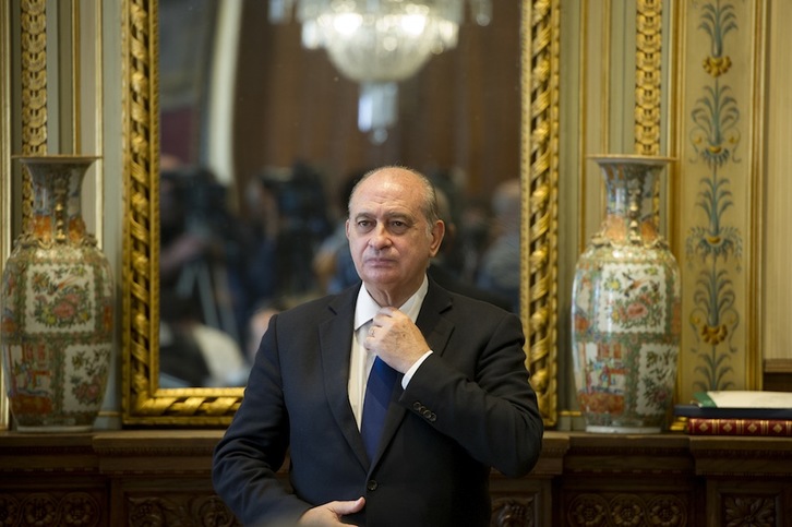 El ministro Jorge Fernández Díaz, en octubre en Gasteiz. (Raúl BOGAJO/ARGAZKI PRESS)