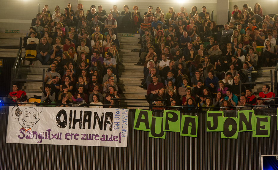 Oihana Bartraren eta Jone Uriaren zaleak.