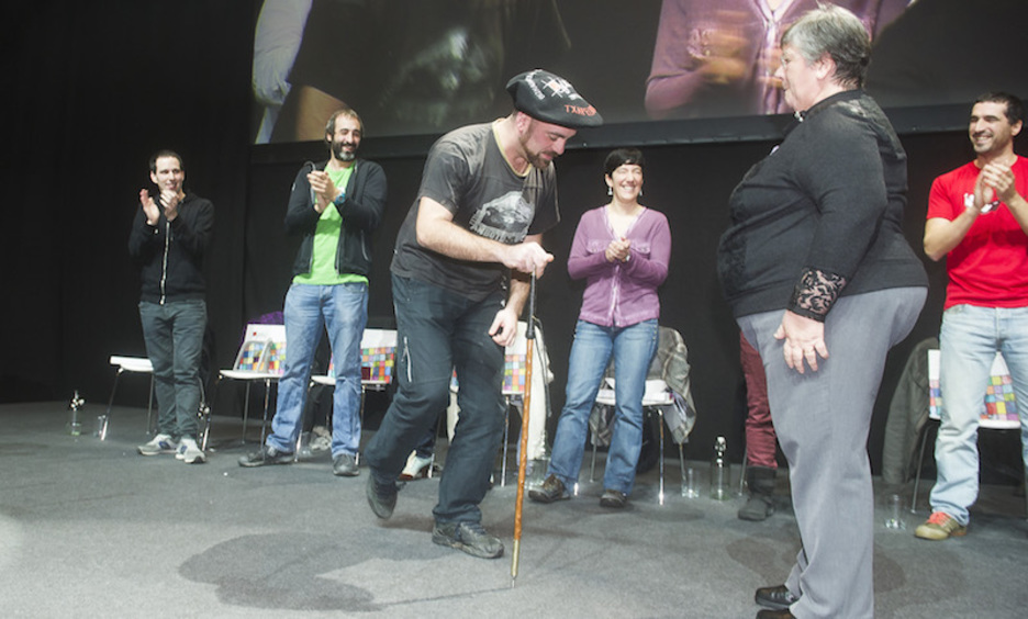 Txapela jantzi dion Kristina Mardarazi ohore.