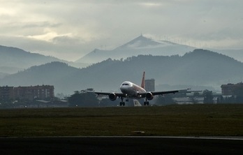  Loiuko aireportua. (Luis JAUREGIALTZO/ARGAZKI PRESS) 