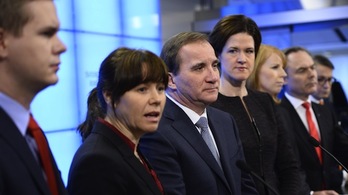 El primer ministro sueco, Stefan Löfven, en el centro de la imagen. (Maja MUSLIN/AFP PHOTO)