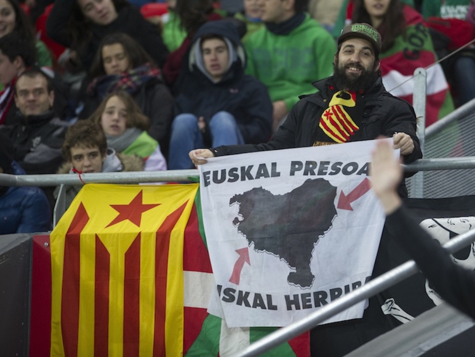 Aldarrikapen gaua bizi izan zuen San Mamesek. (Monika DEL VALLE / ARGAZKI PRESS)