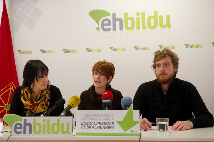 Los representantes de EH Bildu, durante la comaprecencia de hoy. (ARGAZKI PRESS)