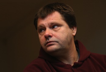 Frank Van Den Bleeken, en noviembre de 2013, escucha al tribunal que le autorizó practicarle la eutanasia. (Virginie LEFOUR/AFP) 