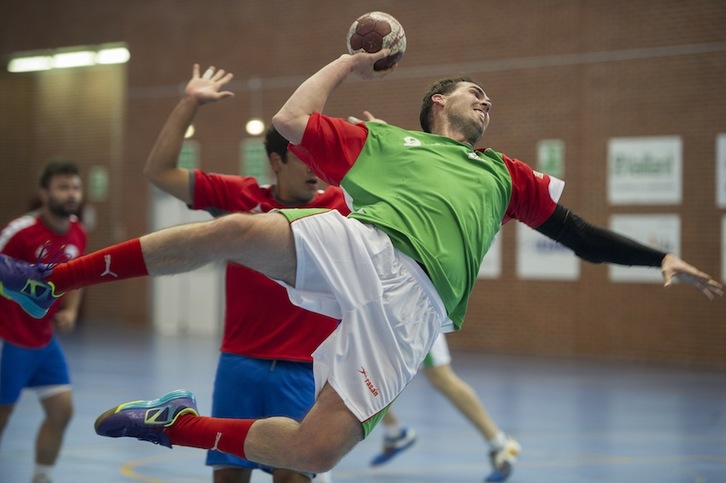 Un momento del partido entre la selección vasca y Chile. (Monika DEL VALLE/ARGAZKI PRESS)