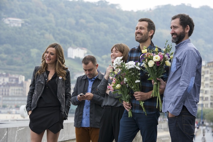 El equipo de Loreak durante Zinemaldia de 2014. (Jon URBE / ARGAZKI PRESS)