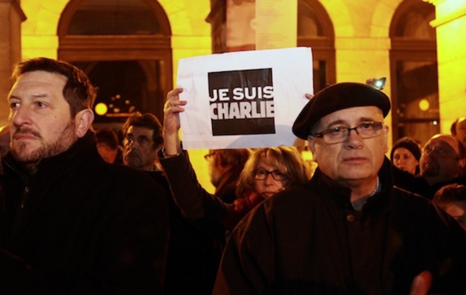 Baionan Charlie Hebdoren alde egindako elgarretaratzea. Baionan Charlie Hebdoren alde egindako elgarretaratzea.