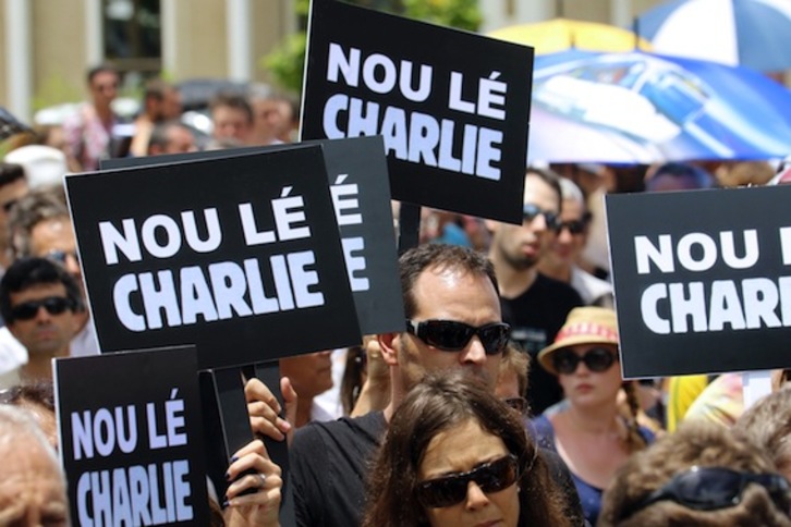 Concentración en París contra el ataque a ‘Charlie Hebdo’. (Richard BOUHET/AFP PHOTO)