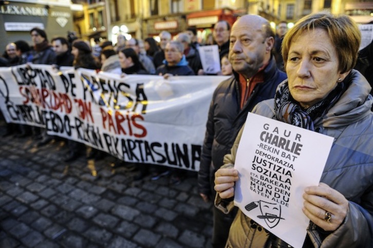 La concentración se ha celebrado en la Plaza del Ayuntamiento de Iruñea. (Jagoba MANTEROLA / ARGAZKI PRESS)